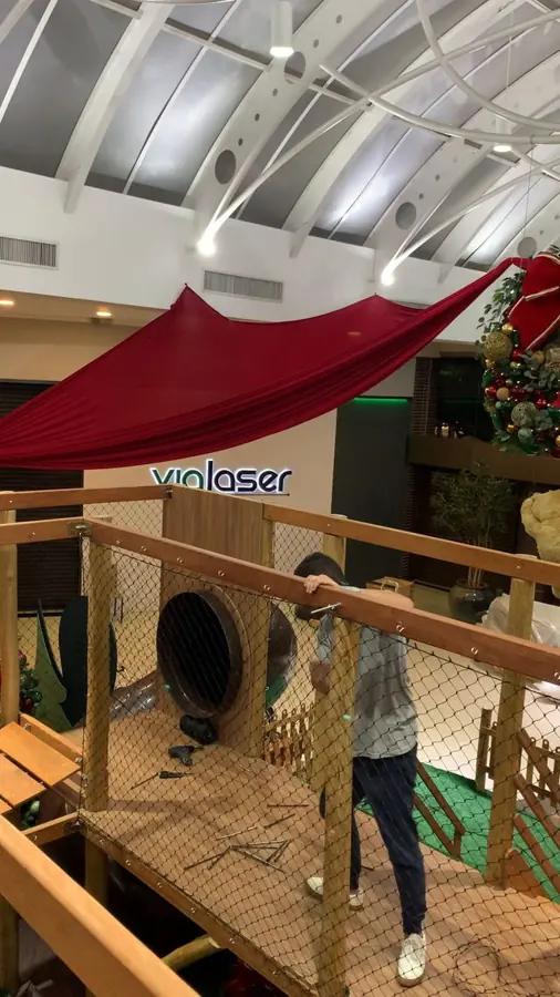 Instalação de rede de proteção no Farol Shopping